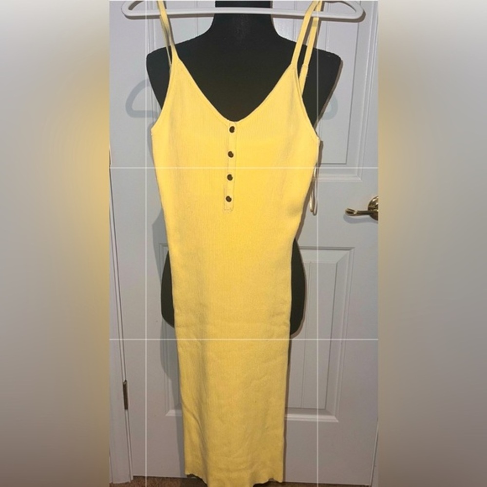 Love Tree - Size Large - Yellow Dress - Ribbed button in front